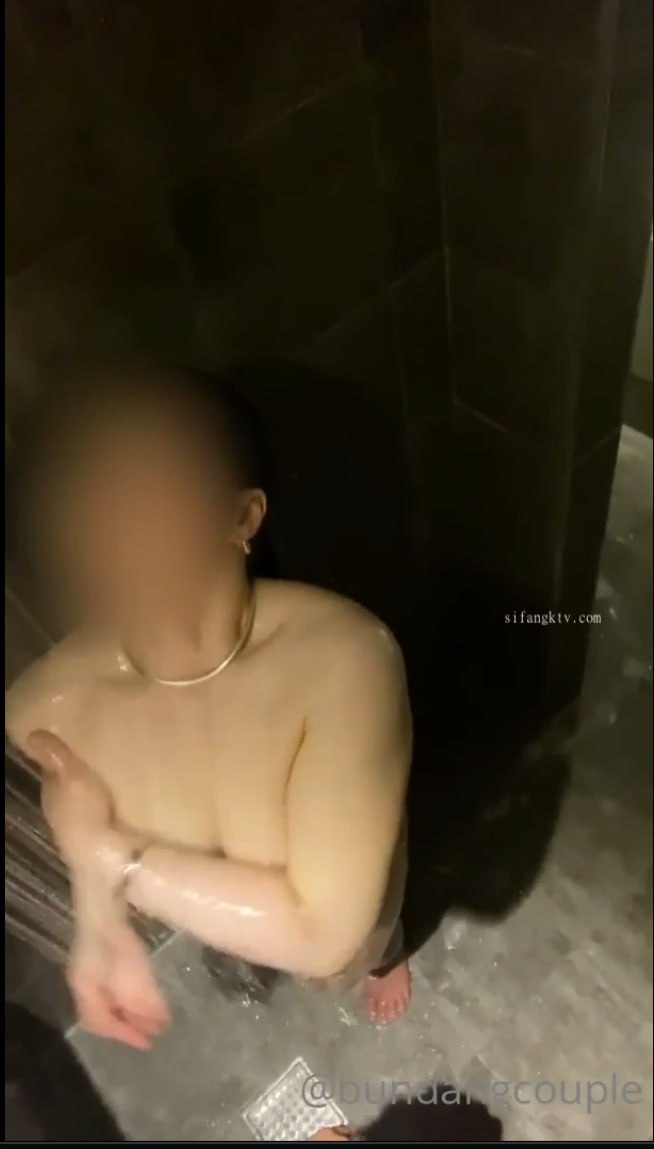 颜值不错嫩妹子洗澡出来漏逼小秀 逼逼毛毛比较多很是诱惑不要错过